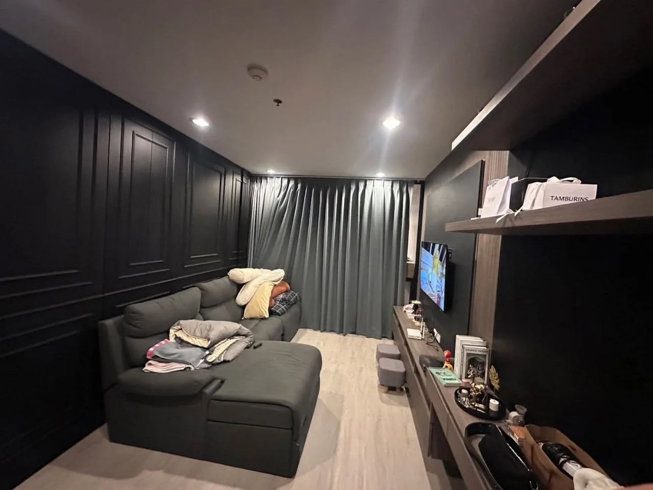 2 bedroom condo for rent in Ratchathewi Bangkok - bathroom and modern finishes