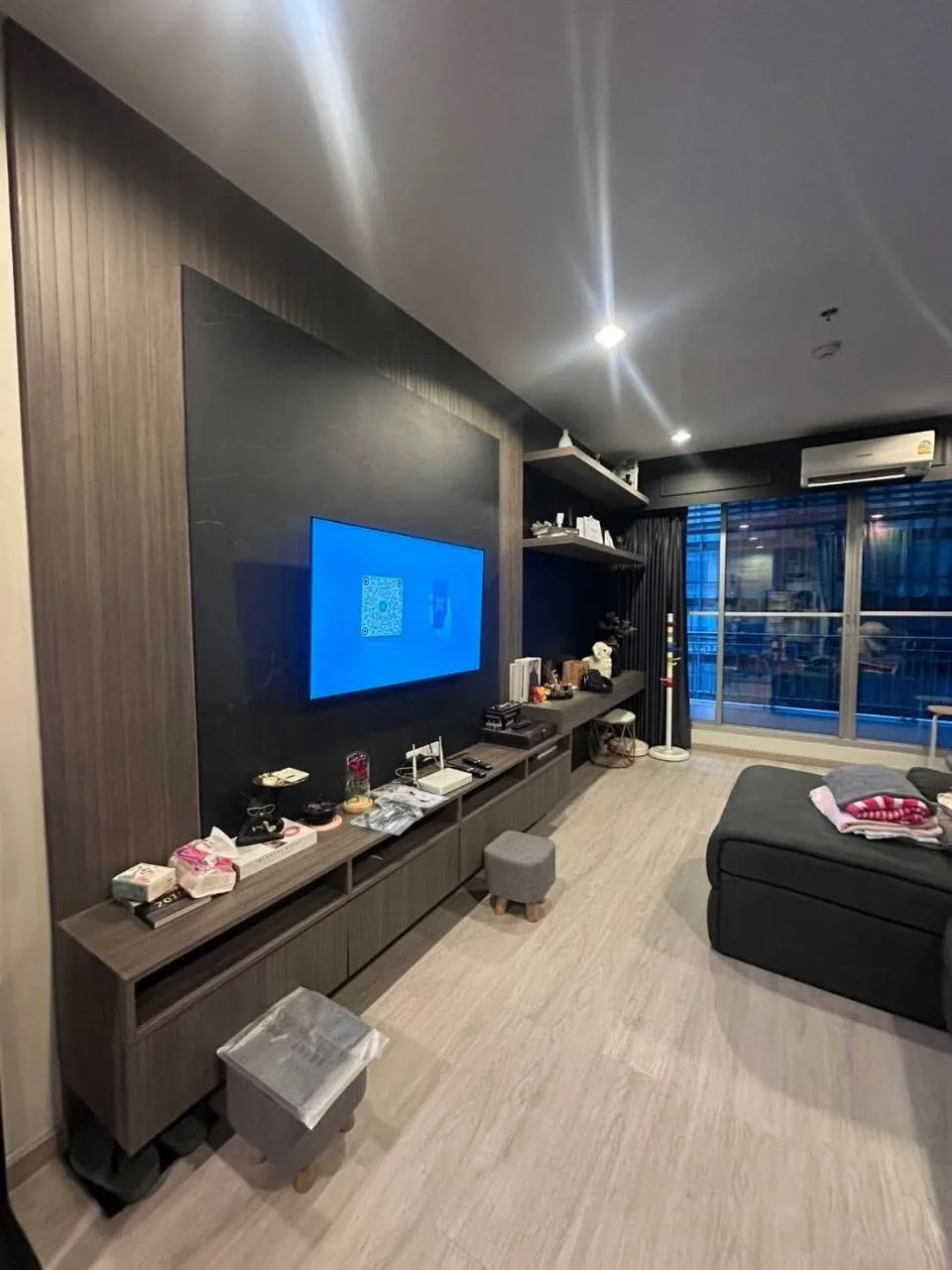 2 bedroom condo for rent in Ratchathewi Bangkok - swimming pool and building amenities