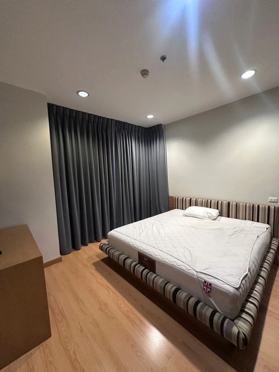 2 bedroom condo for rent in Ratchathewi Bangkok - balcony perspective