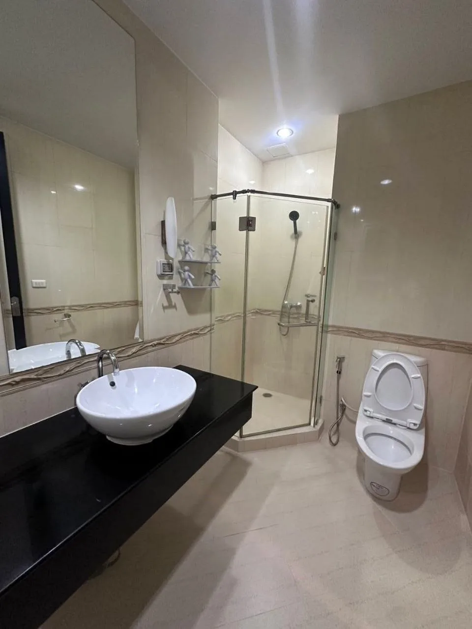 2 bedroom condo for rent in Ratchathewi Bangkok - balcony perspective