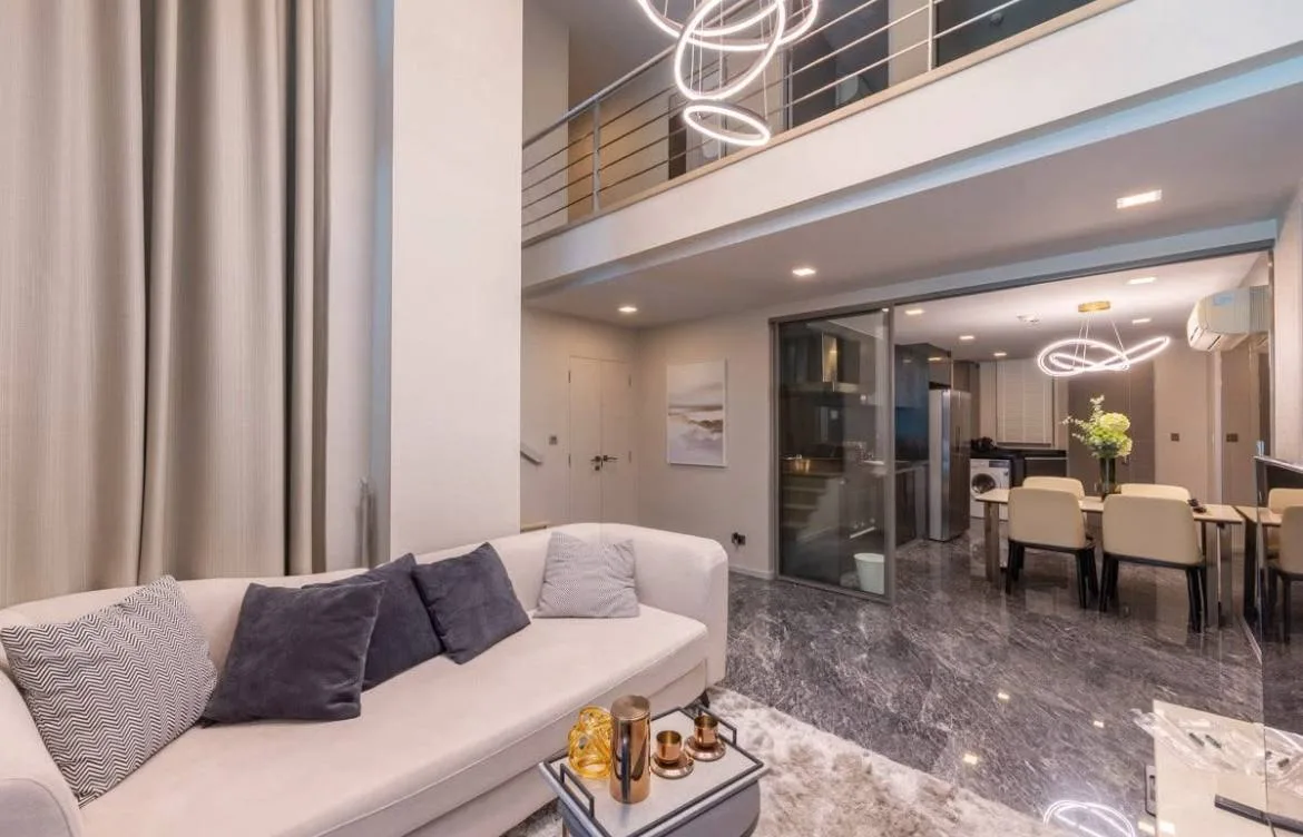 3 bedroom condo for rent in Sukhumvit Bangkok - living room view
