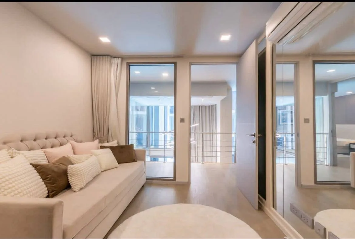 3 bedroom condo for rent in Sukhumvit Bangkok - balcony perspective