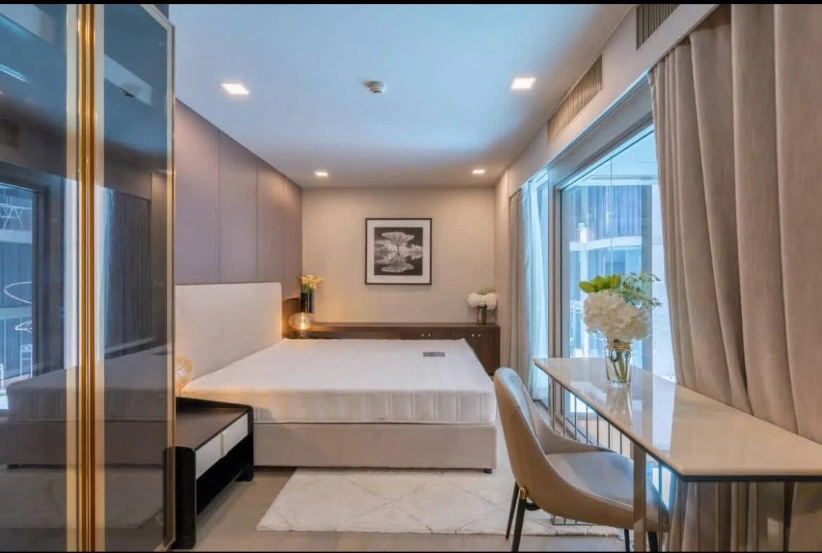 3 bedroom condo for rent in Sukhumvit Bangkok - living room view