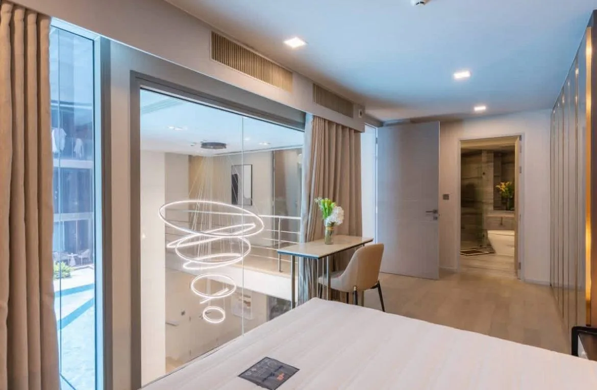 3 bedroom condo for rent in Sukhumvit Bangkok - master bedroom interior