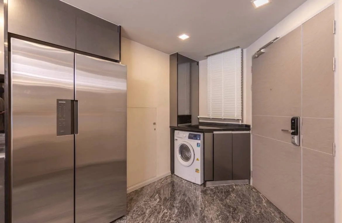 3 bedroom condo for rent in Sukhumvit Bangkok - balcony perspective