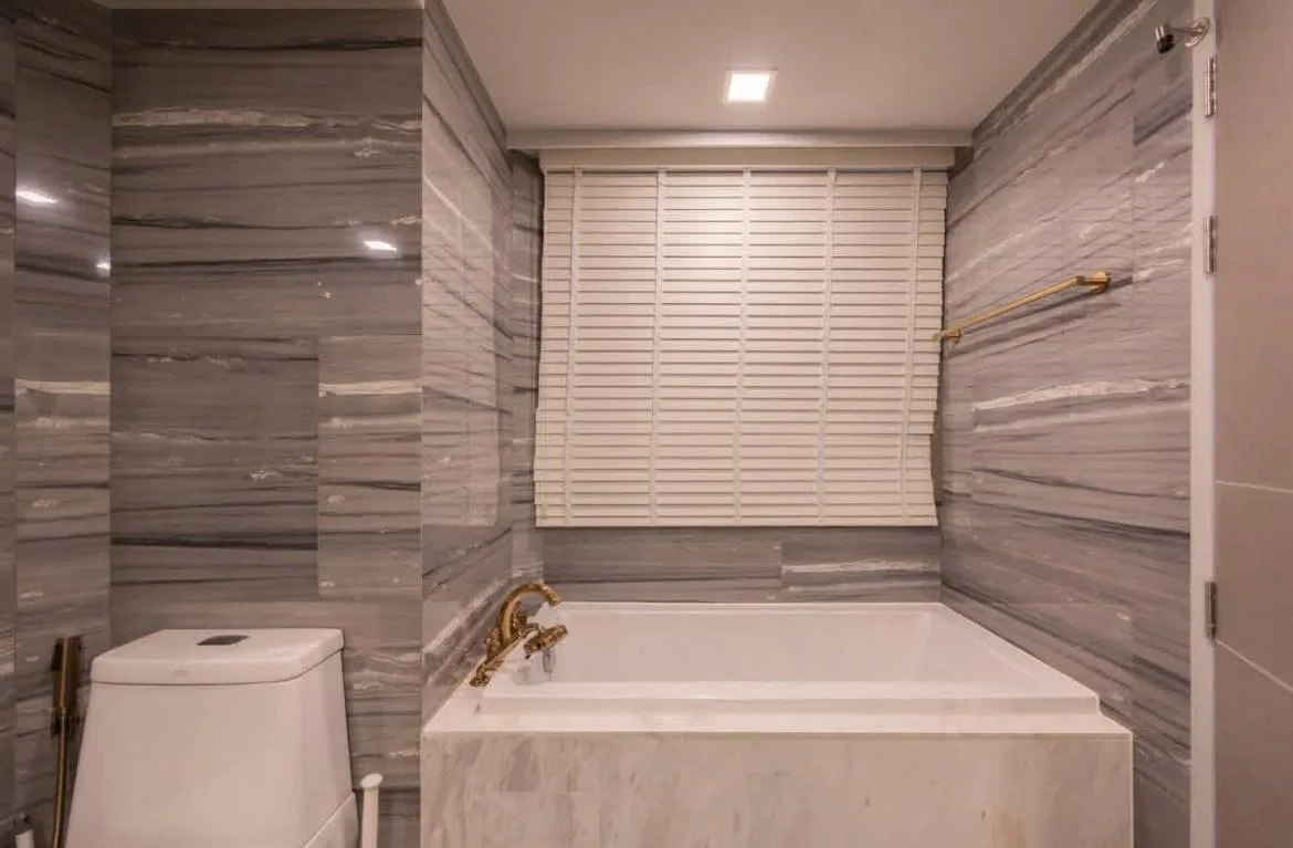3 bedroom condo for rent in Sukhumvit Bangkok - living room view
