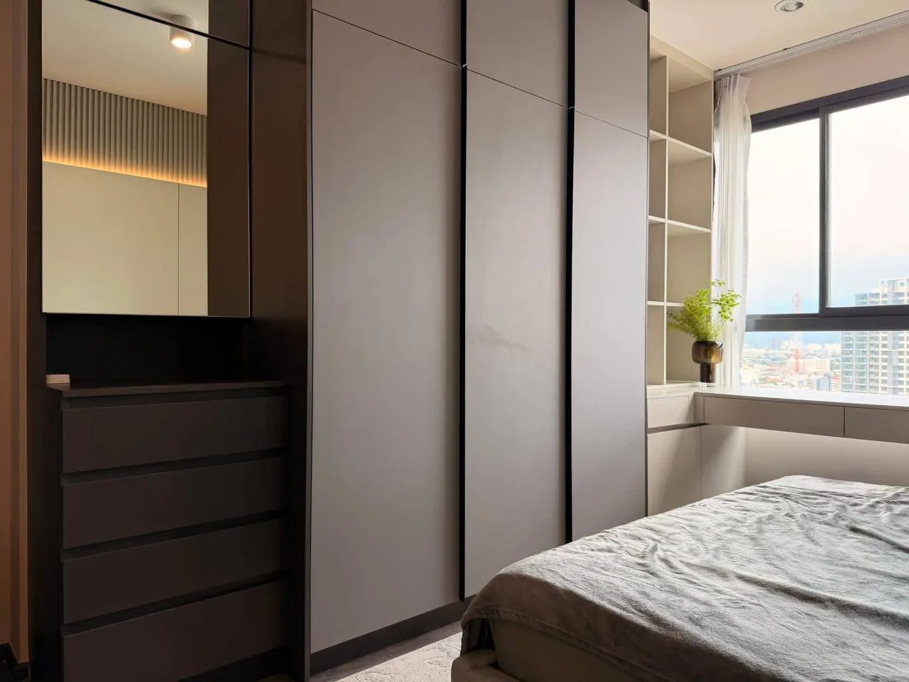 1 bedroom condo for rent in Sukhumvit Bangkok - balcony perspective