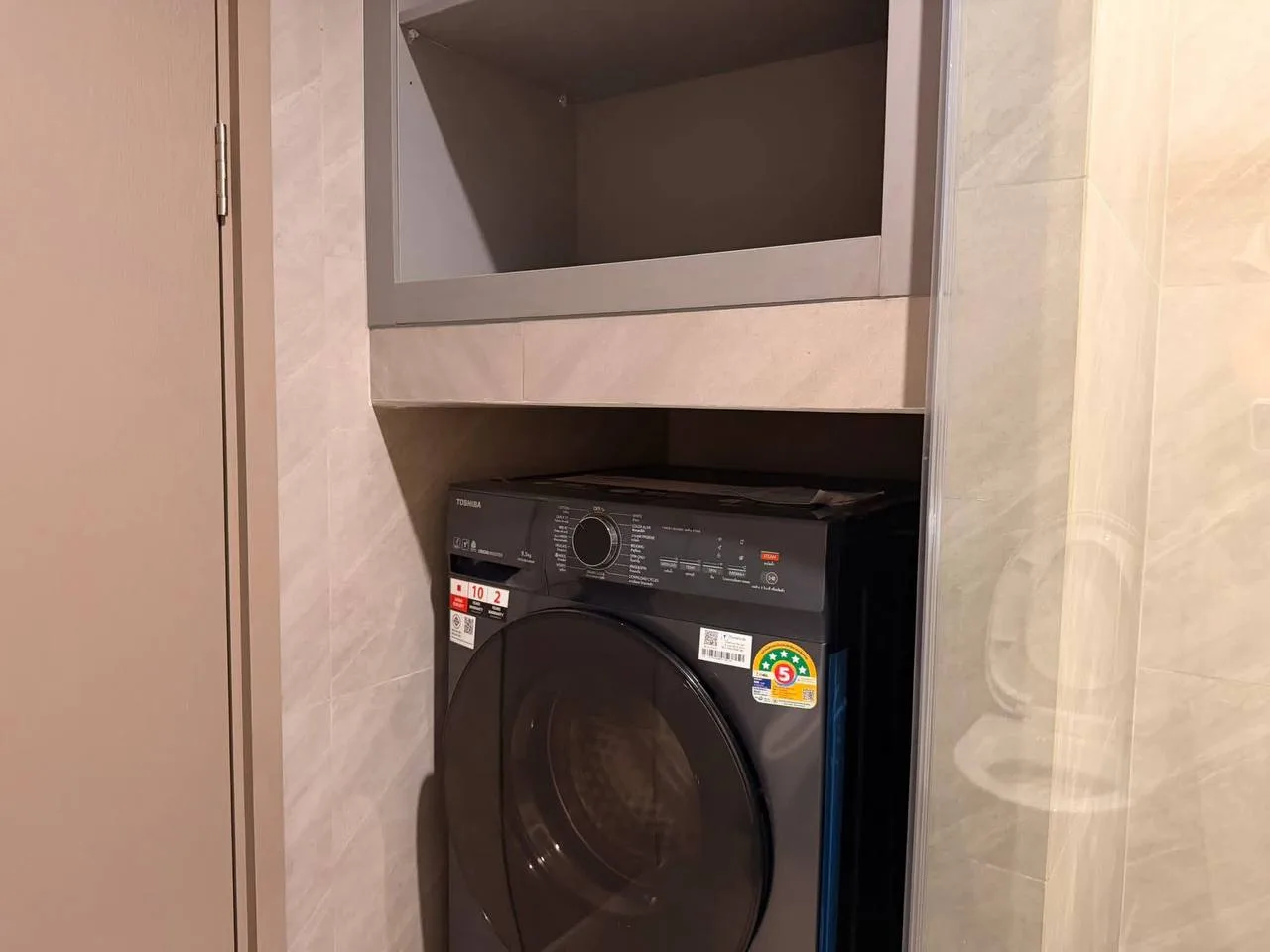 1 bedroom condo for rent in Sukhumvit Bangkok - kitchen and dining area