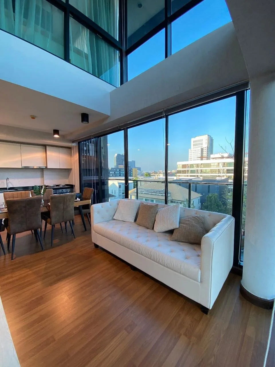 2 bedroom condo for sale in Sukhumvit Bangkok - kitchen and dining area