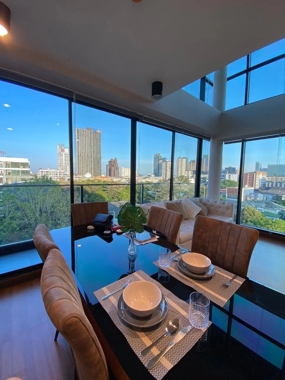 2 bedroom condo for sale in Sukhumvit Bangkok - master bedroom interior