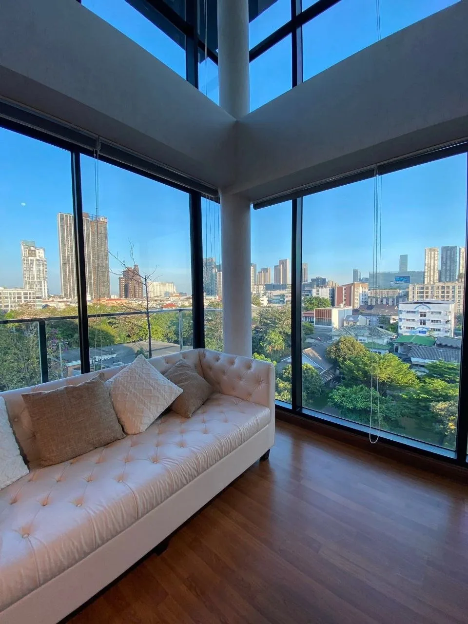 2 bedroom condo for sale in Sukhumvit Bangkok - swimming pool and building amenities