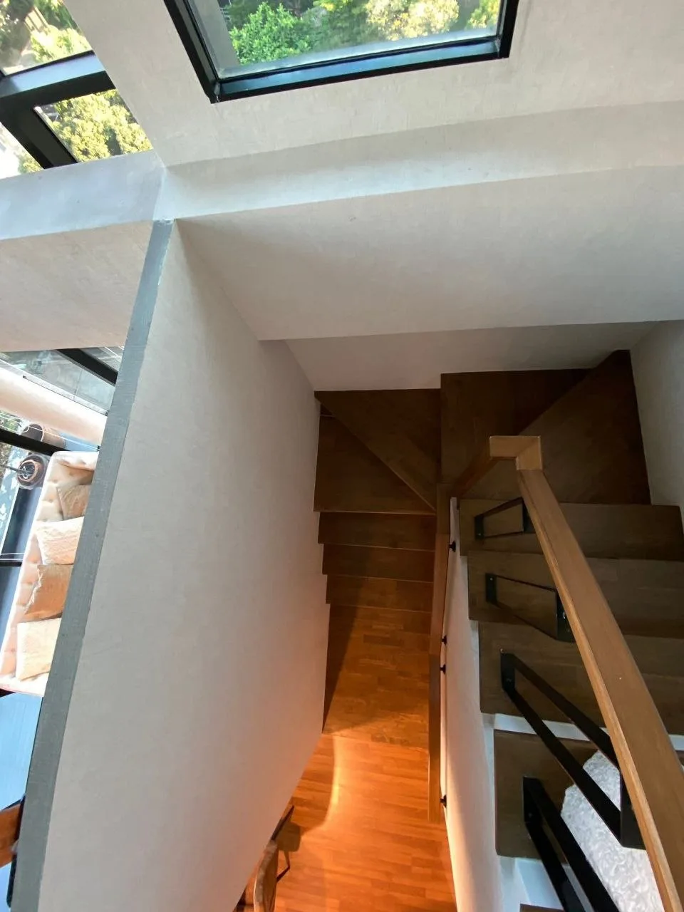 2 bedroom condo for sale in Sukhumvit Bangkok - living room view