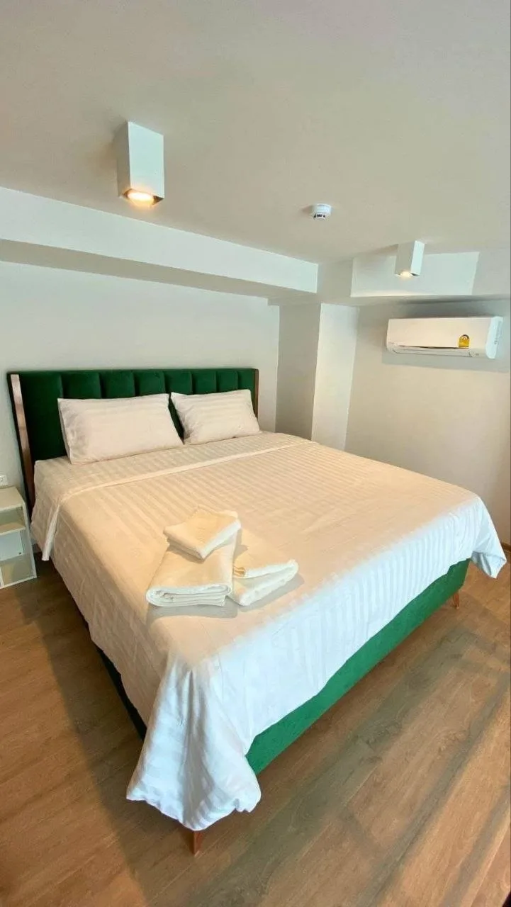 1 bedroom condo for rent in Rama 9 Bangkok - bathroom and modern finishes