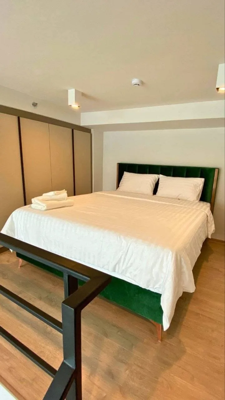 1 bedroom condo for rent in Rama 9 Bangkok - swimming pool and building amenities