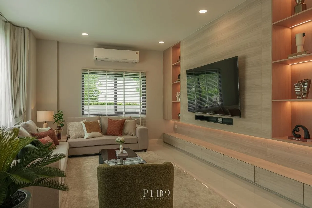 4 bedroom house for rent in Bang Na Bangkok - living room view