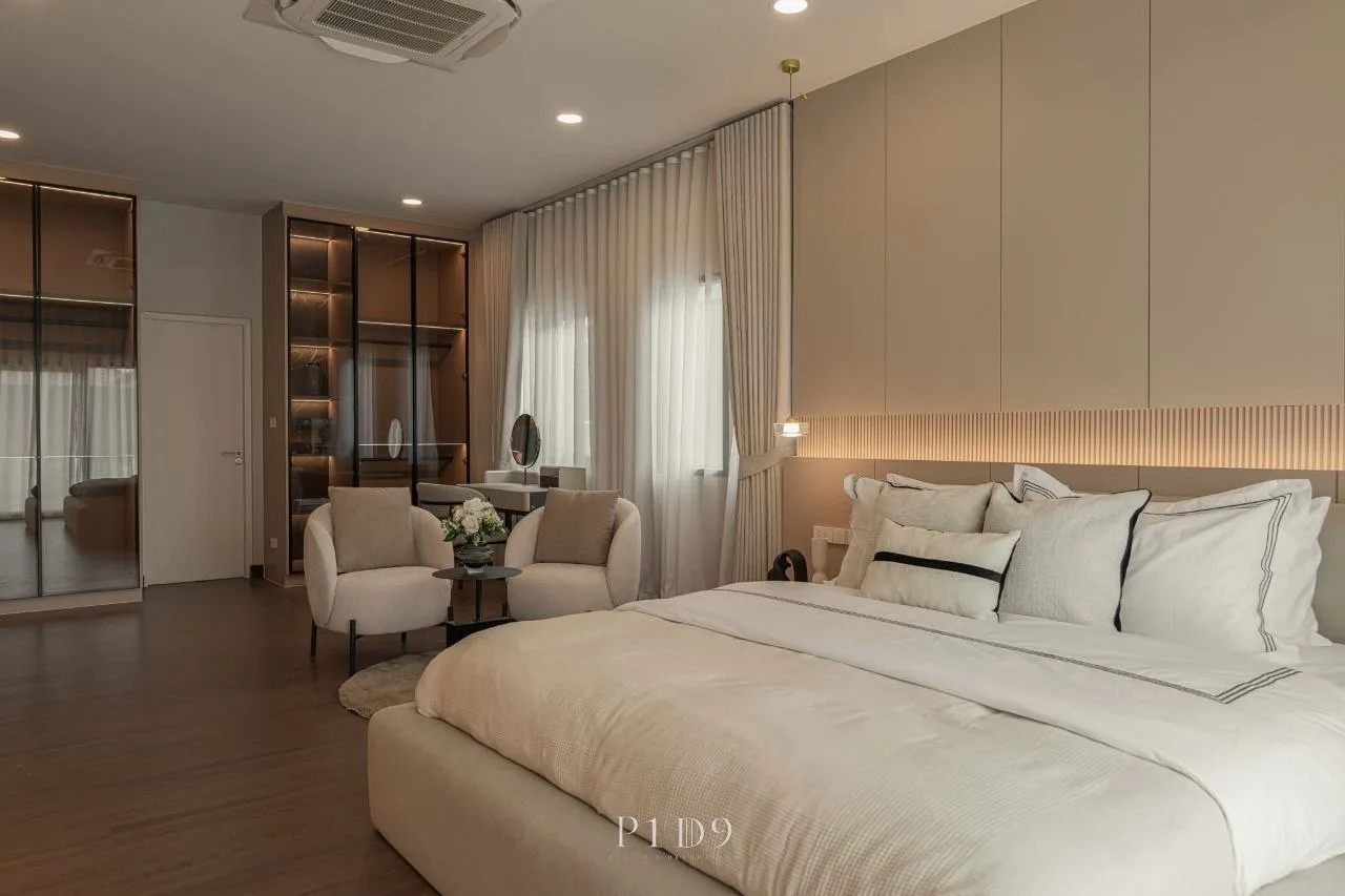 4 bedroom house for rent in Bang Na Bangkok - swimming pool and building amenities
