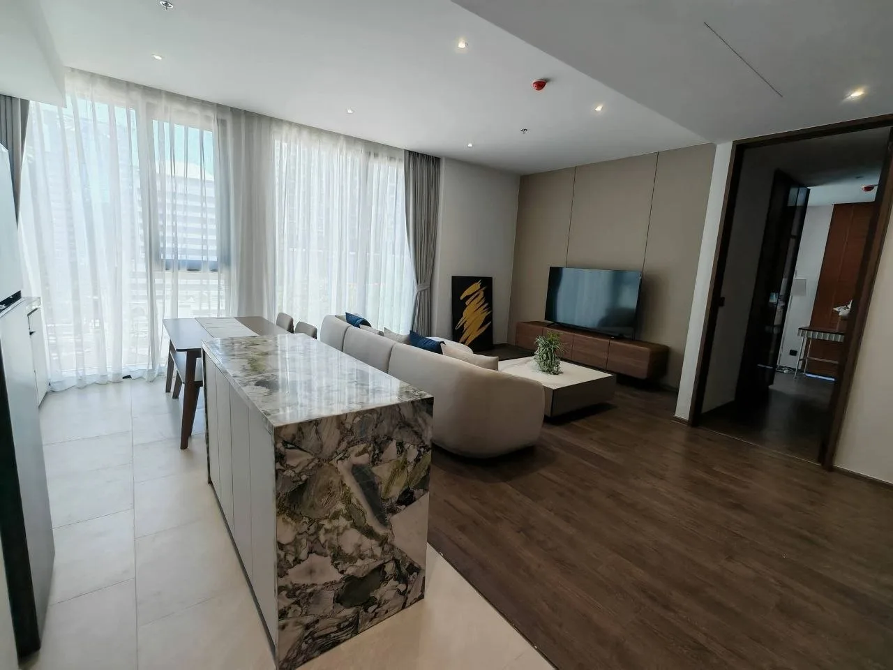 2 bedroom condo for rent in Sathorn Bangkok - kitchen and dining area