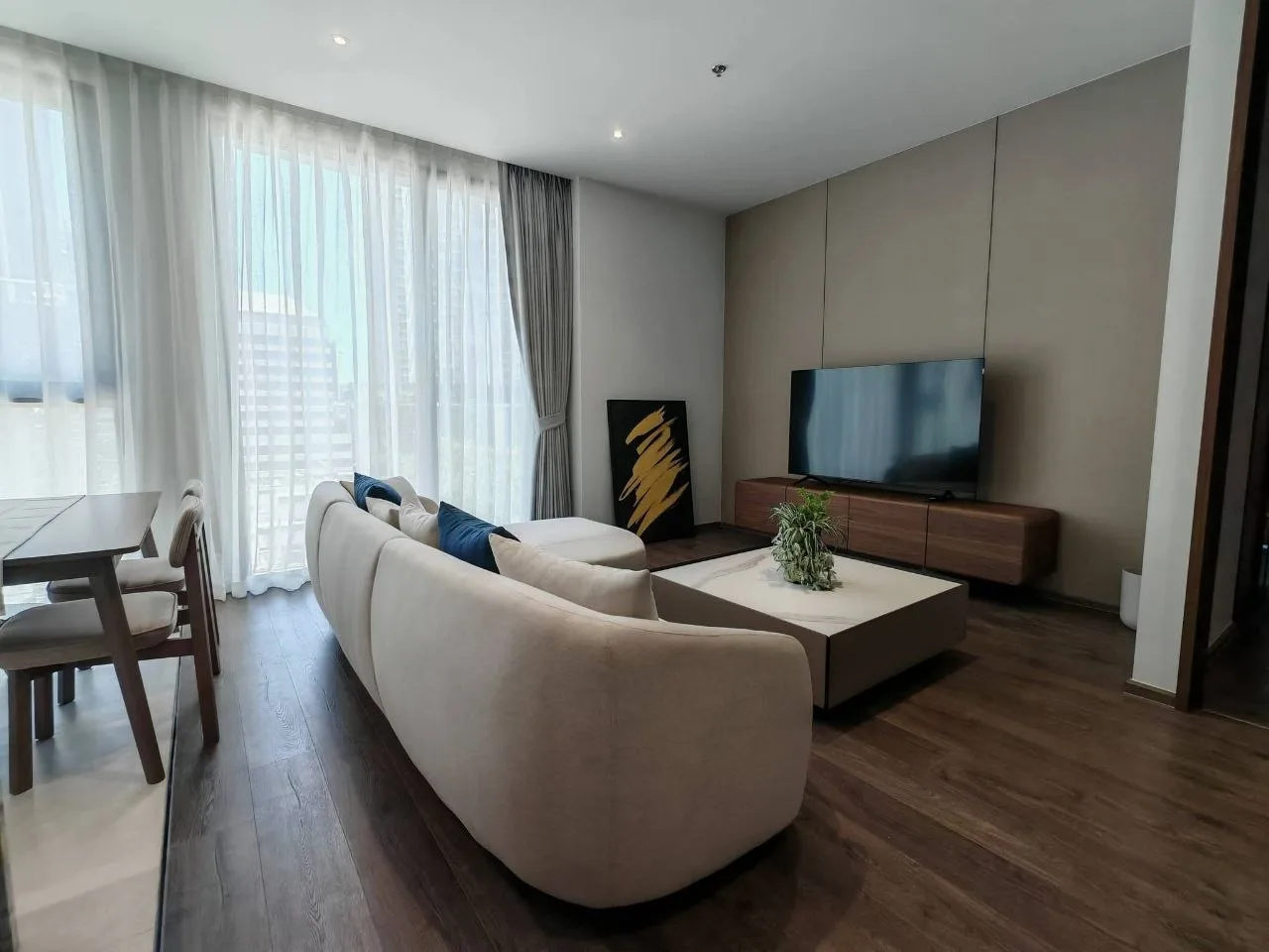 2 bedroom condo for rent in Sathorn Bangkok - master bedroom interior
