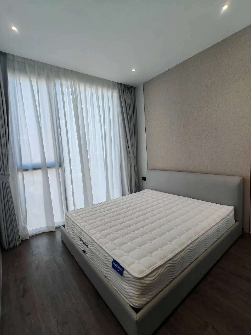 2 bedroom condo for rent in Sathorn Bangkok - living room view