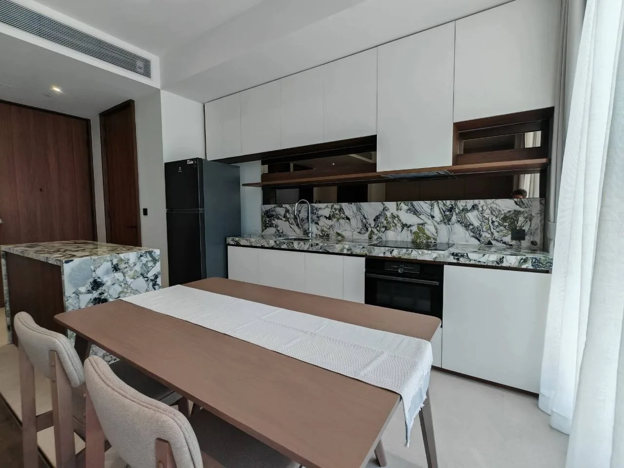 2 bedroom condo for rent in Sathorn Bangkok - kitchen and dining area