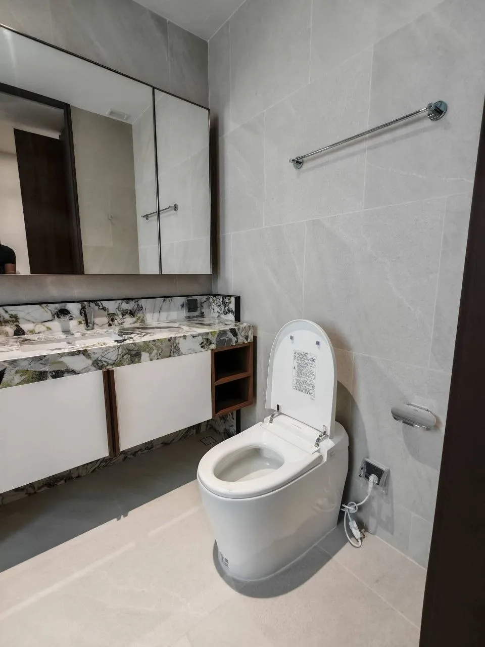 2 bedroom condo for rent in Sathorn Bangkok - swimming pool and building amenities
