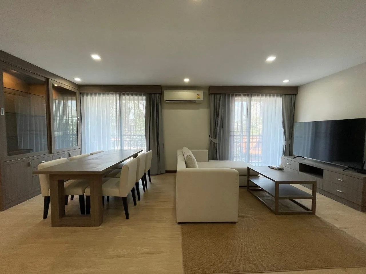 3 bedroom condo for rent in Thong Lo Bangkok - kitchen and dining area