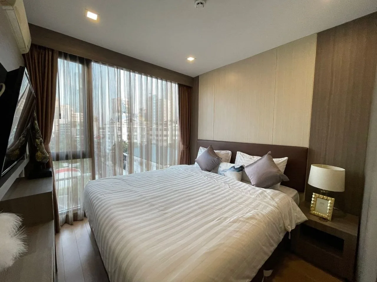 3 bedroom condo for rent in Thong Lo Bangkok - master bedroom interior