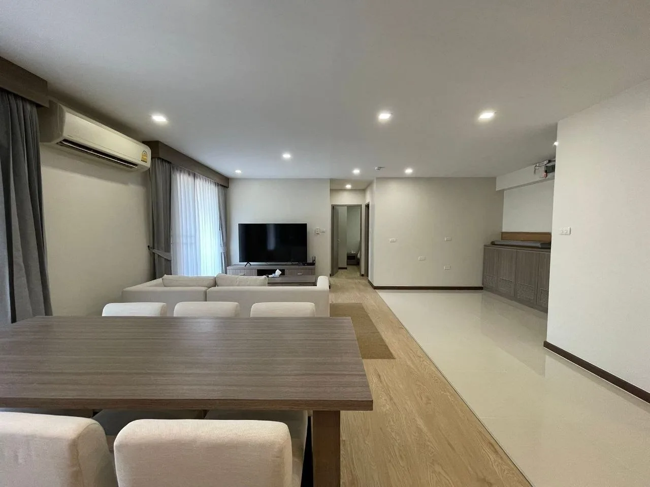 3 bedroom condo for rent in Thong Lo Bangkok - bathroom and modern finishes