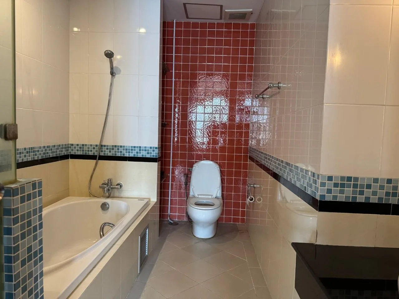 2 bedroom condo for rent in Asok Bangkok - master bedroom interior