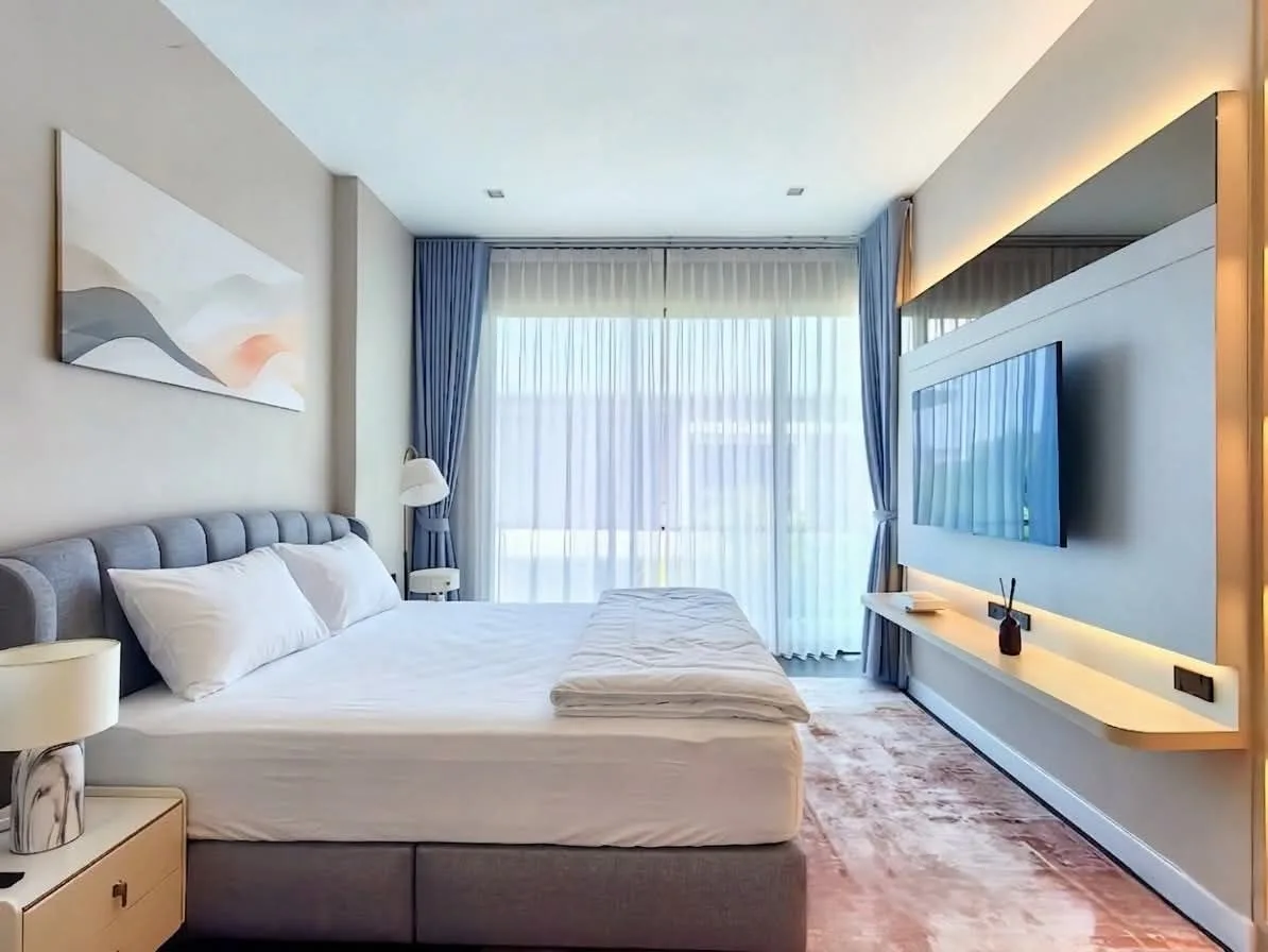 4 bedroom house for rent in Bang Na Bangkok - kitchen and dining area