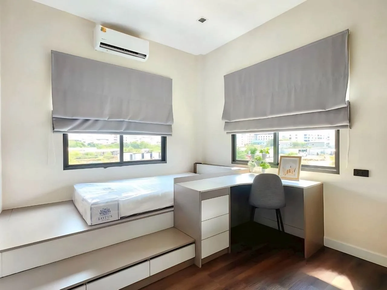 4 bedroom house for rent in Bang Na Bangkok - balcony perspective