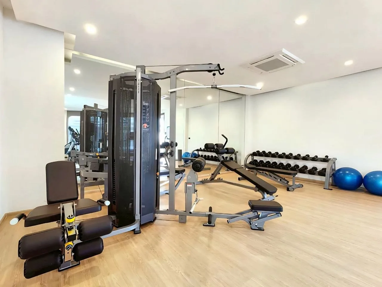 4 bedroom house for rent in Bang Na Bangkok - kitchen and dining area