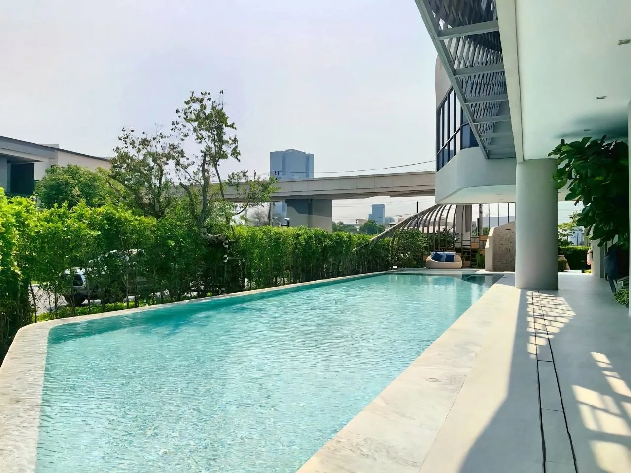 4 bedroom house for rent in Bang Na Bangkok - master bedroom interior