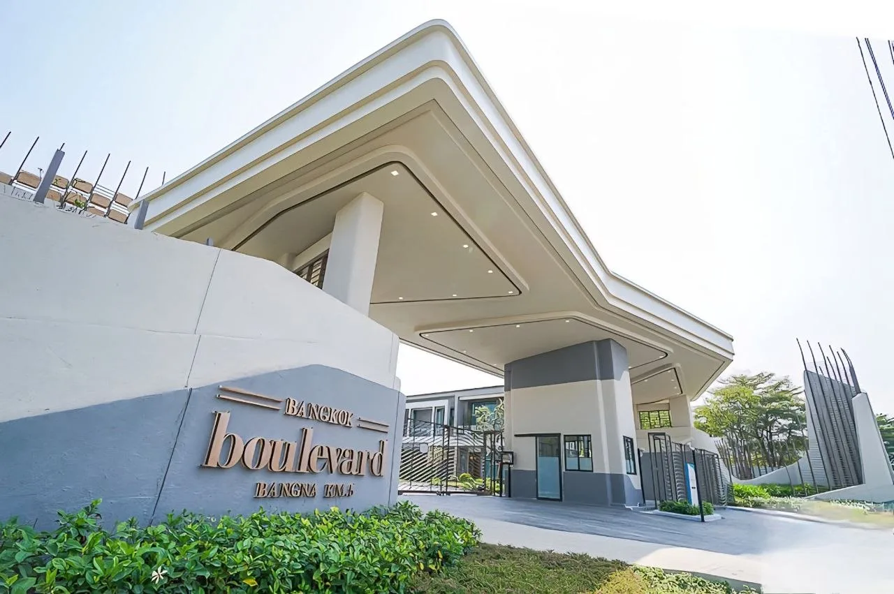4 bedroom house for rent in Bang Na Bangkok - bathroom and modern finishes