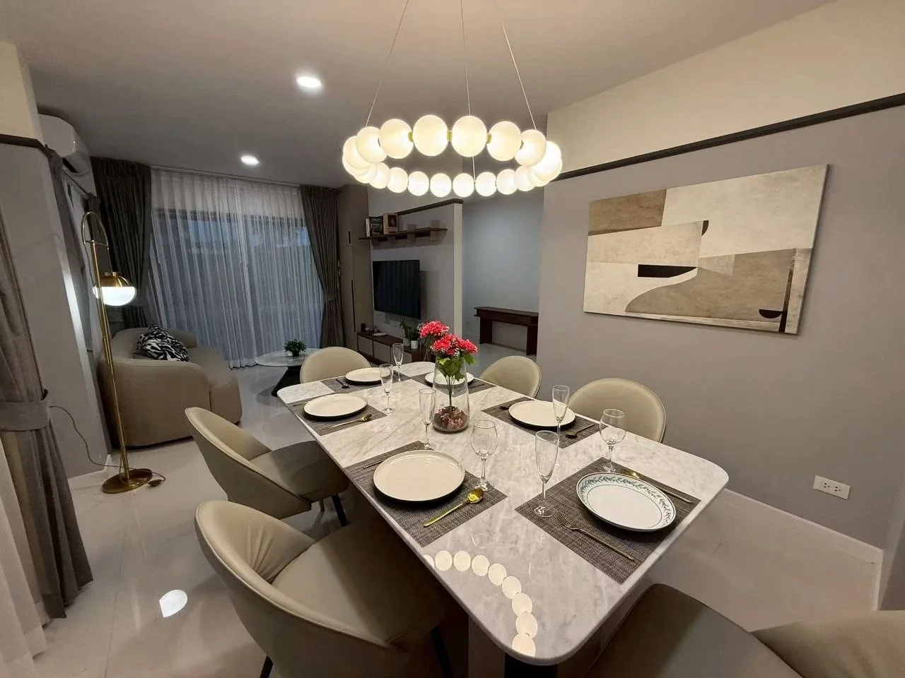 4 bedroom house for rent in Bang Na Bangkok - kitchen and dining area