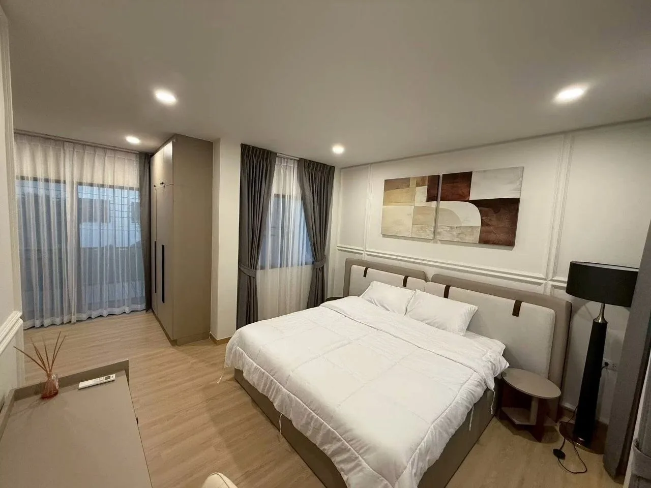 4 bedroom house for rent in Bang Na Bangkok - master bedroom interior