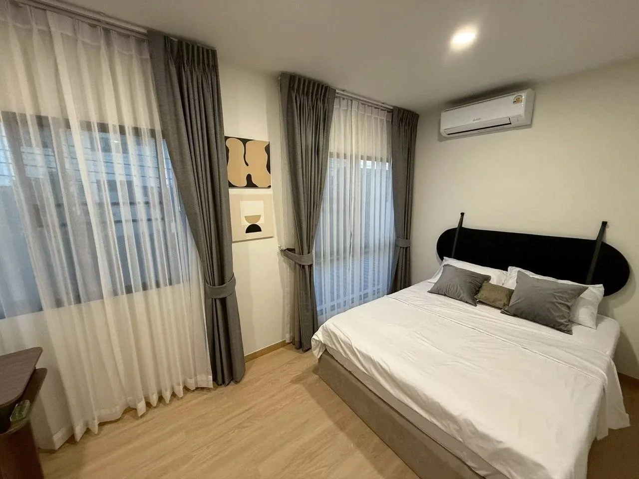 4 bedroom house for rent in Bang Na Bangkok - bathroom and modern finishes