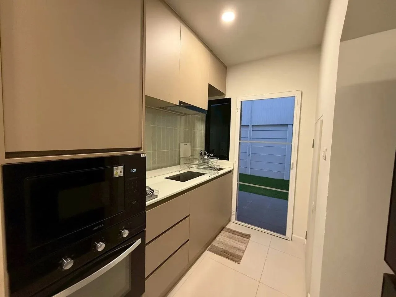4 bedroom house for rent in Bang Na Bangkok - balcony perspective