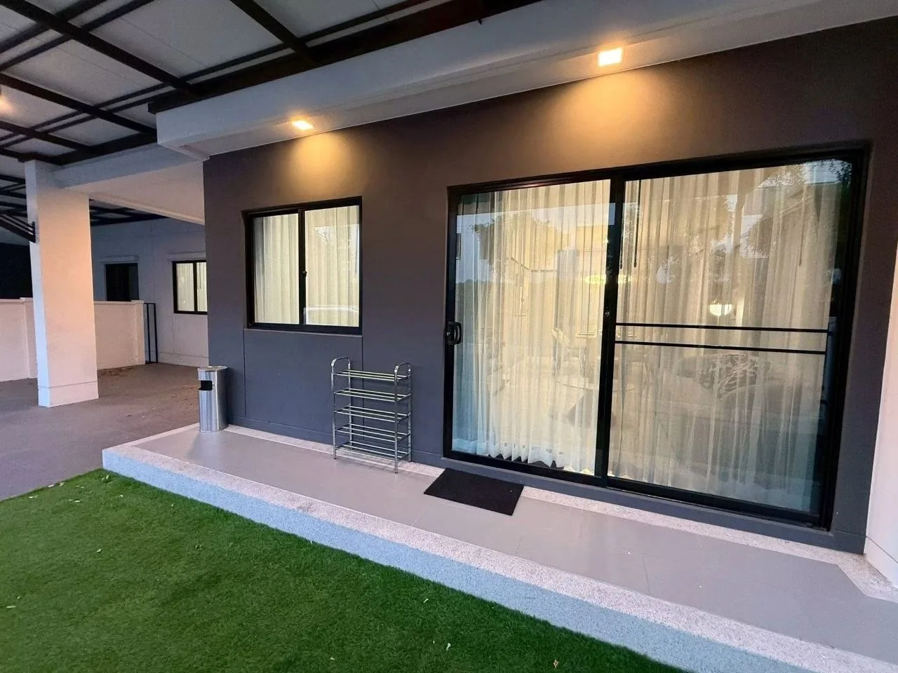 4 bedroom house for rent in Bang Na Bangkok - master bedroom interior