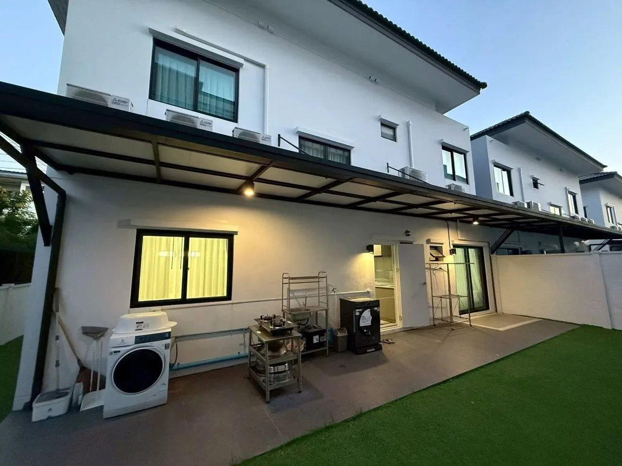 4 bedroom house for rent in Bang Na Bangkok - balcony perspective