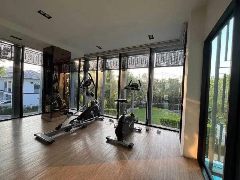 4 bedroom house for rent in Bang Na Bangkok - kitchen and dining area