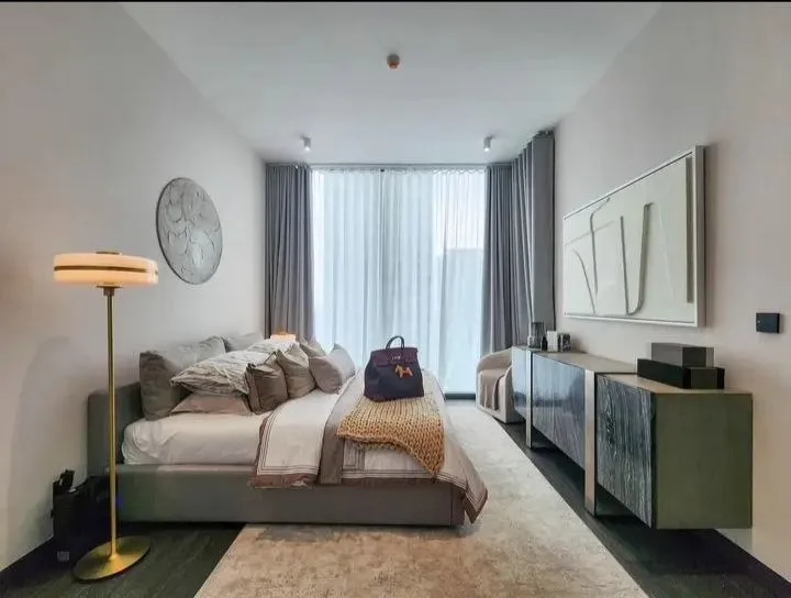 2 bedroom condo for rent in Sathorn Bangkok - swimming pool and building amenities