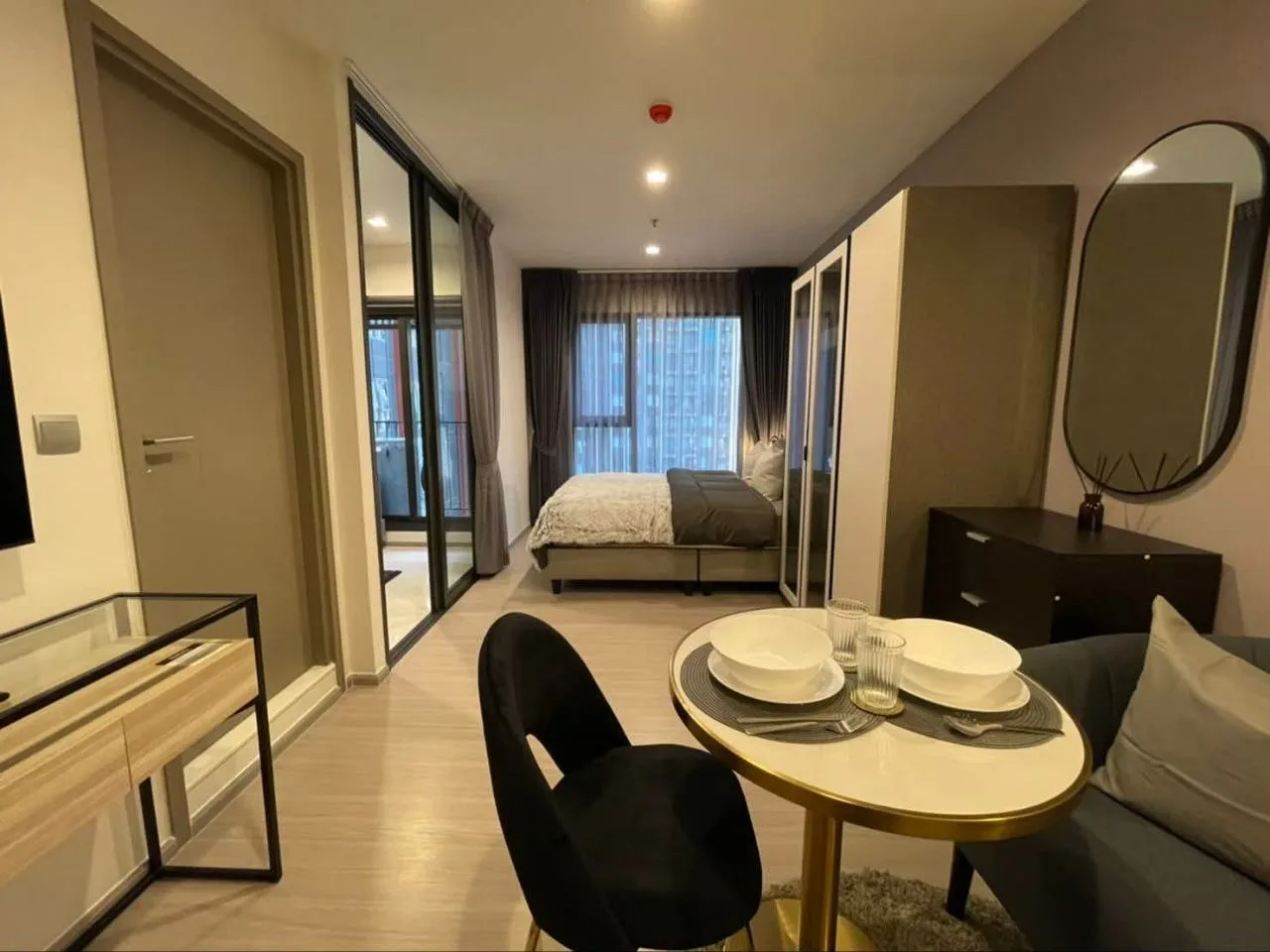 1 bedroom condo for rent in Rama 9 Bangkok - bathroom and modern finishes