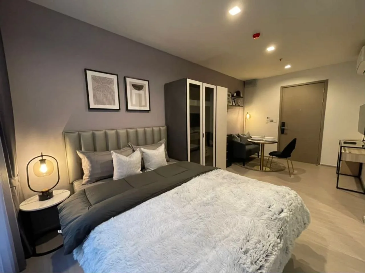 1 bedroom condo for rent in Rama 9 Bangkok - balcony perspective