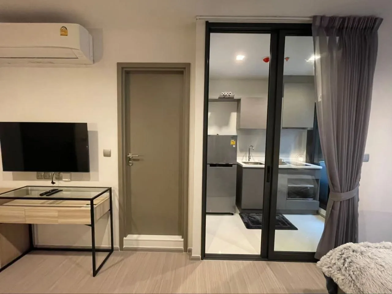 1 bedroom condo for rent in Rama 9 Bangkok - living room view