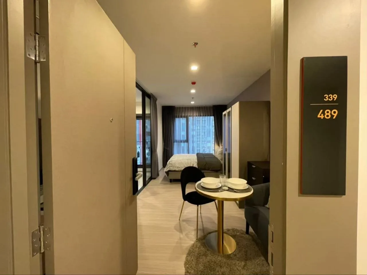 1 bedroom condo for rent in Rama 9 Bangkok - kitchen and dining area