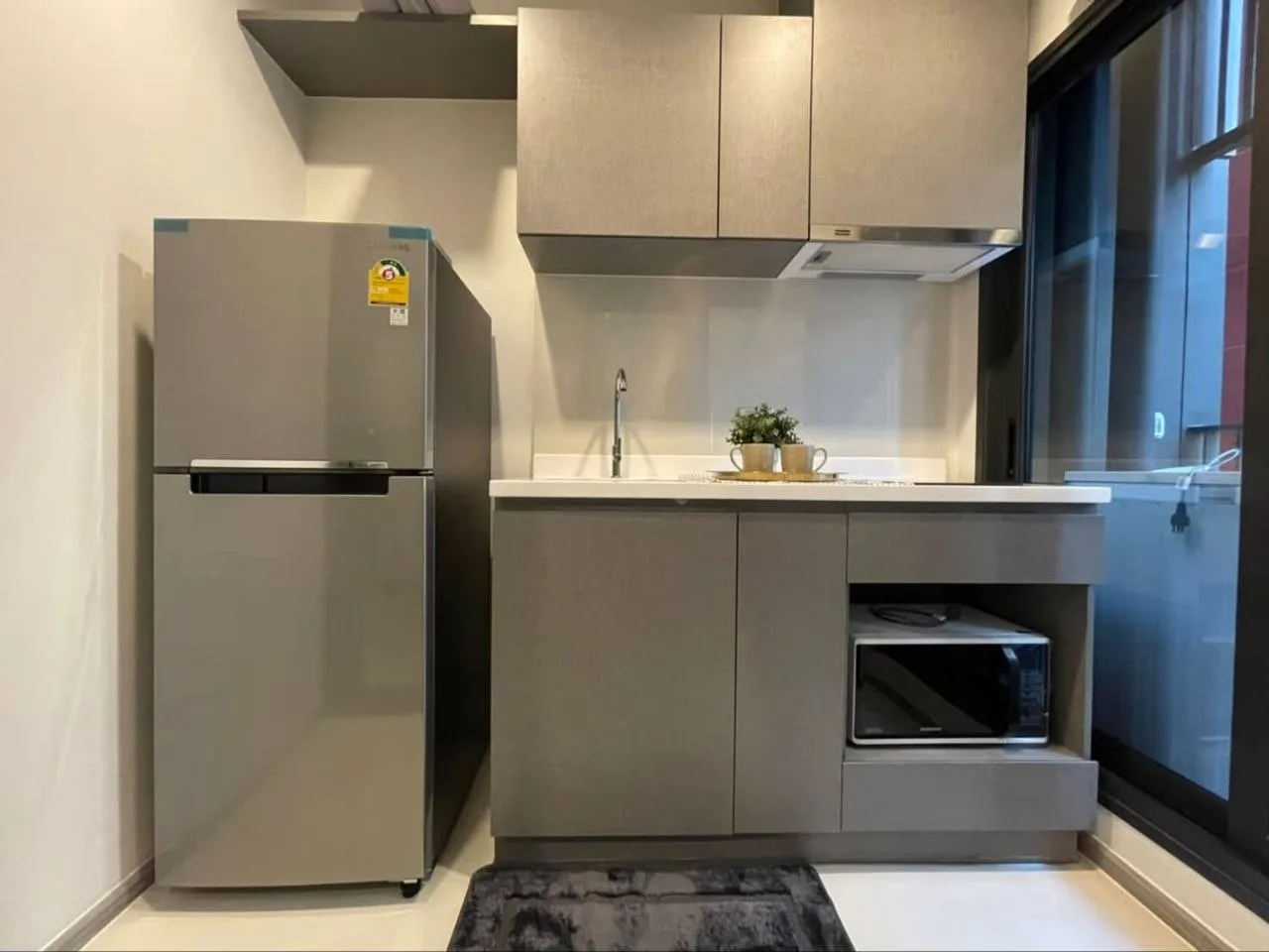 1 bedroom condo for rent in Rama 9 Bangkok - bathroom and modern finishes
