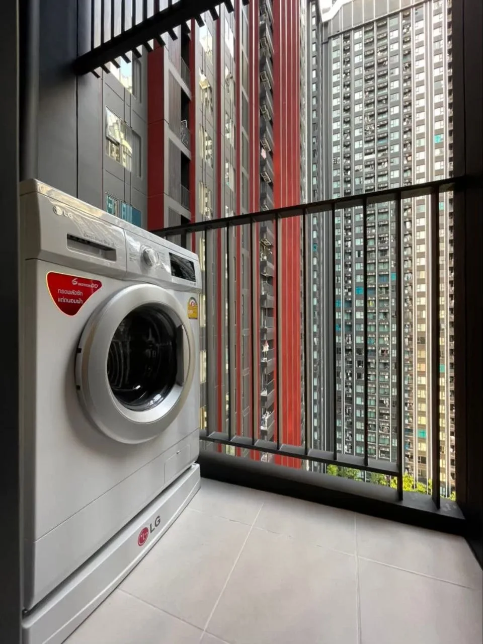 1 bedroom condo for rent in Rama 9 Bangkok - balcony perspective