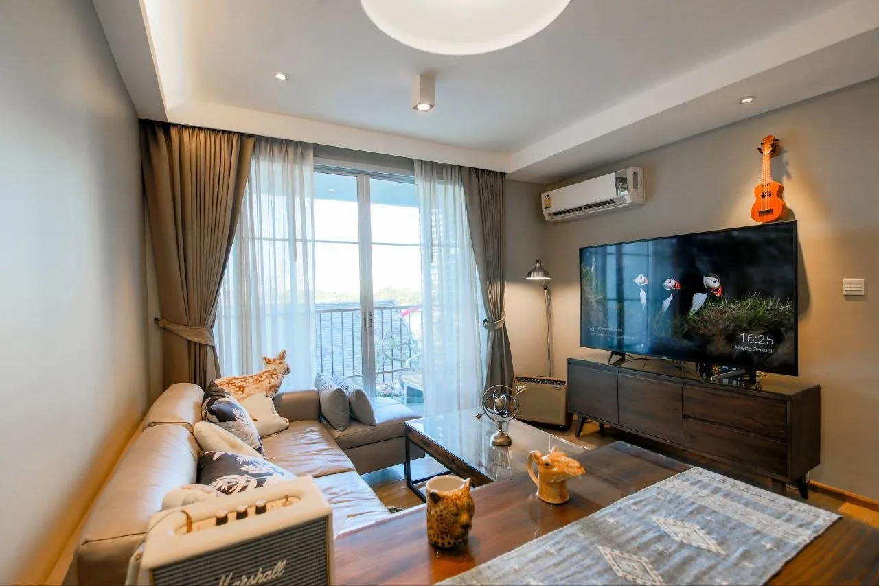 2 bedroom condo for rent in Sukhumvit Bangkok - living room view