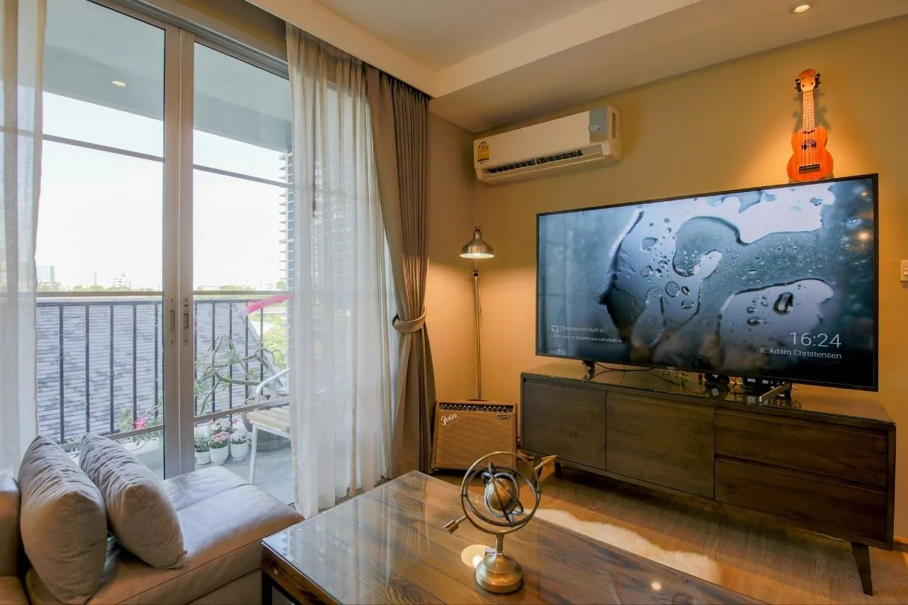 2 bedroom condo for rent in Sukhumvit Bangkok - kitchen and dining area